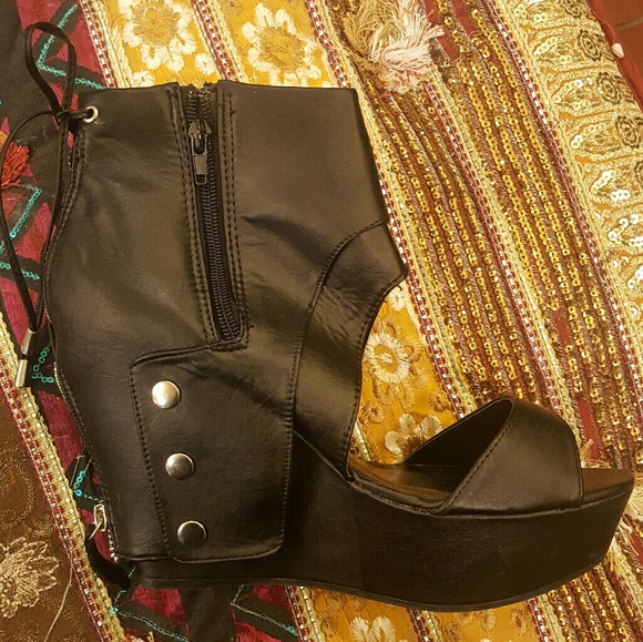 Black Faux Leather Open Toe Cuffed Bootie (NIB) - Picture 3 of 4